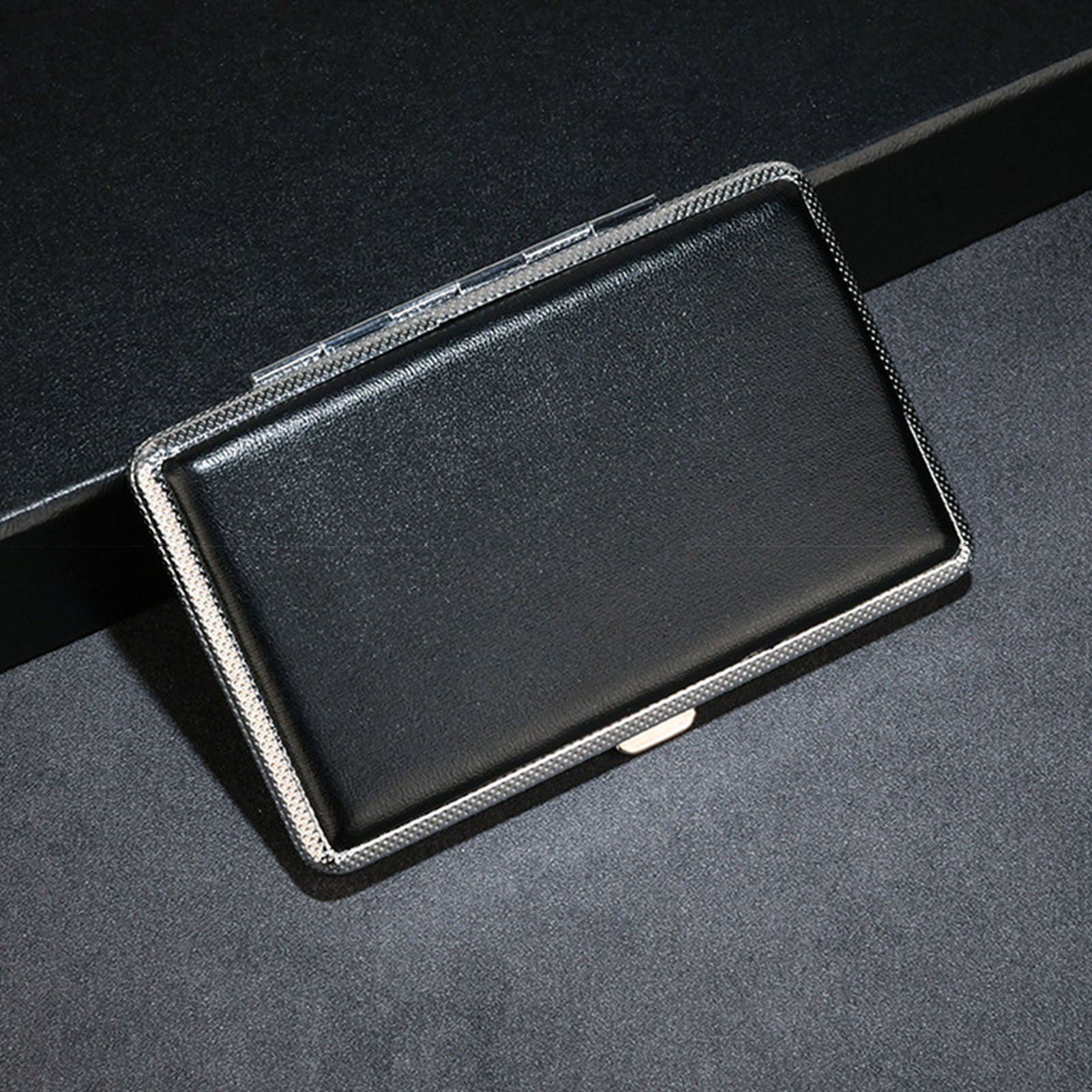 Men Accessories Gadgets - علبة سجائر معدنية من جلد البولي